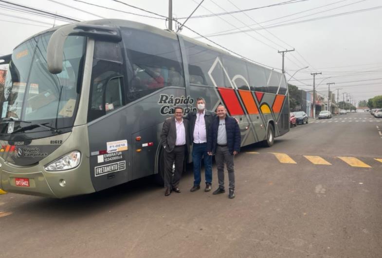 Prefeito Edinho melhora transporte de pacientes de Taguaí