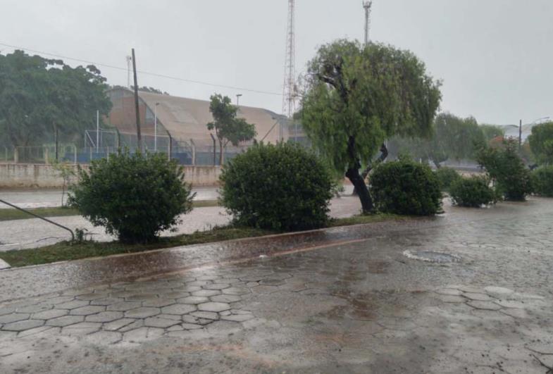 Fortes chuvas na cidade de Fartura causam inundação