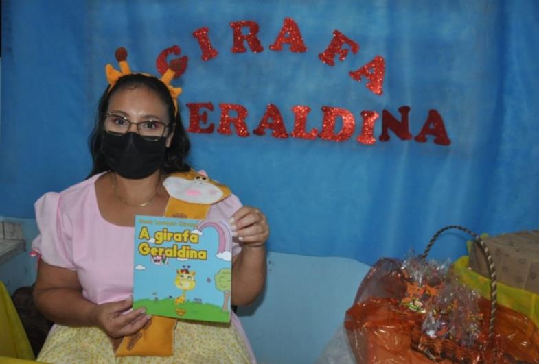Educação de Taguaí apresenta a escritora Rosely Loureano Oliveira