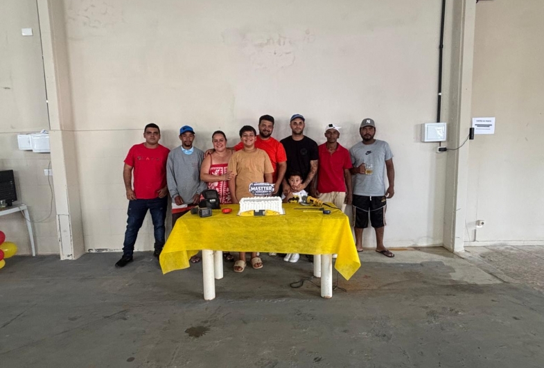 A equipe da MASTTER: Alex, Adilson, Henrique, Wesley, George e Lenon  junto de Pamela, Louhan e Carlos