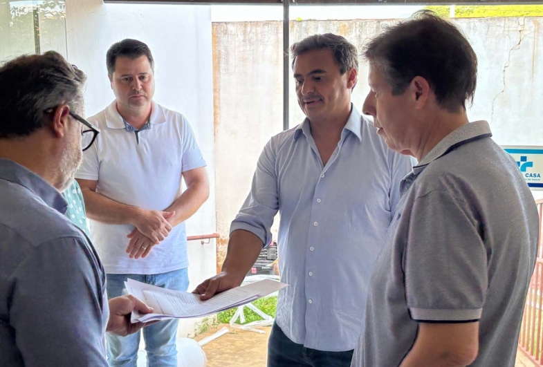 Assessor parlamentar Chico Lino, Rodrigo Miranda, deputado Mauru00edcio Neves e presidente da Santa Casa Gil Gabriel