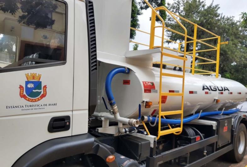 Avaré adquire caminhão-pipa com capacidade para oito mil litros