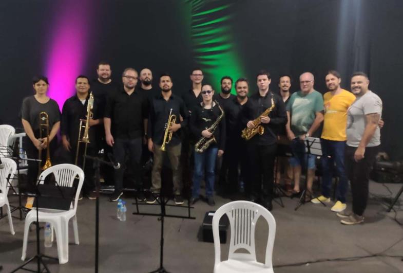 Escola Municipal de Música de Ourinhos leva a  BIG BAND ao Centro de Convenções de Timburi