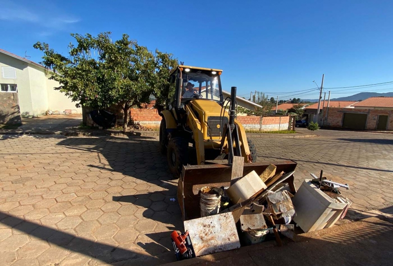 Mutirão contra a Dengue recolhe 27 toneladas de entulho no Marli Meneguel e Bela Vista