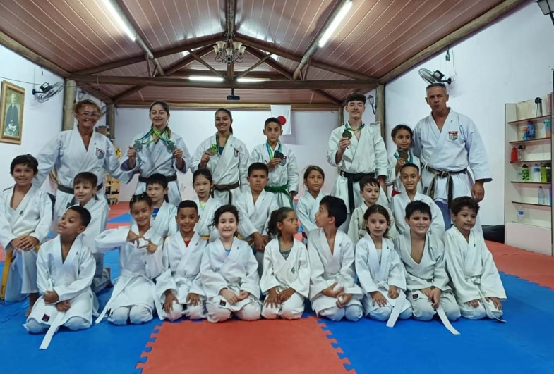 Avaré conquista 12 medalhas no Campeonato Brasileiro de Karatê