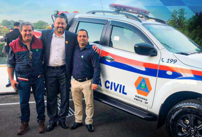 Prefeito Filé conquista caminhonete e equipamentos para a Defesa Civil de Fartura