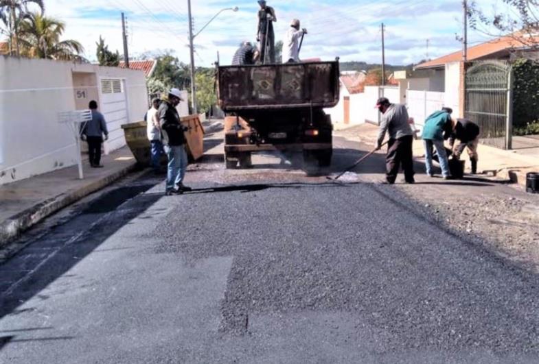 Secretaria de Serviços promove melhorias em ruas do bairro Morada do Sol