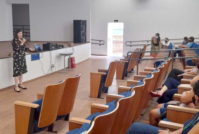 “A importância da Contação de história na primeira infância” é ministrada a profissionais de Educação de Fartura