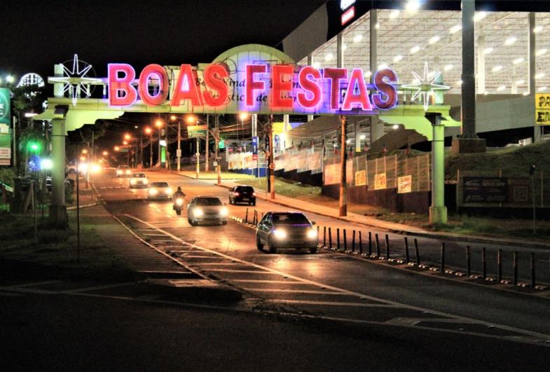 Decoração especial coloca Avaré em clima de Natal