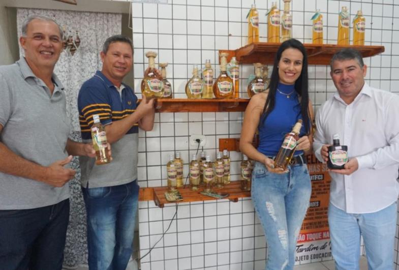 Douglas inaugura loja de artesanato “Feito à Mão” em Itaporanga 