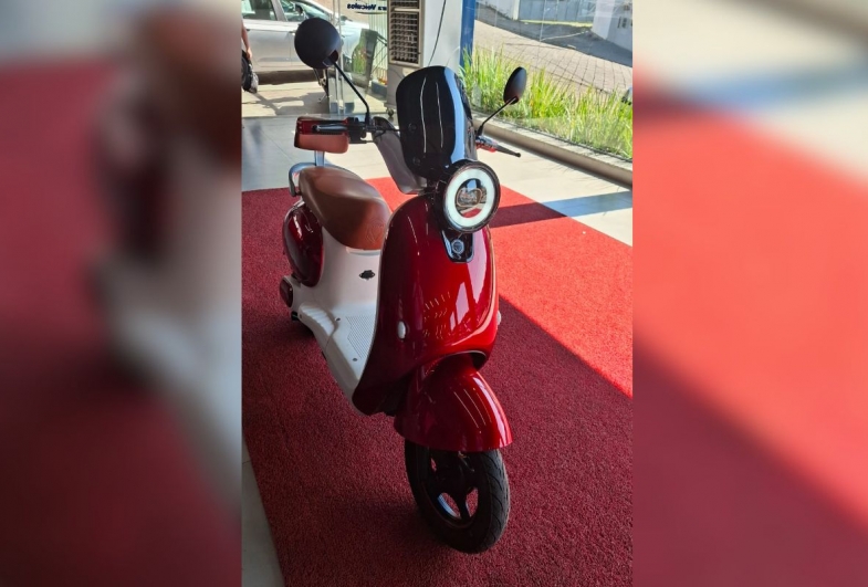 Foston Retrô X 18 VP 1000W - R$ 8.950,00