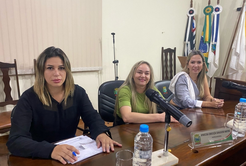 Vereadora Ana Carla Teles, vereadora Conceição e vereadora Camila Bagnatori