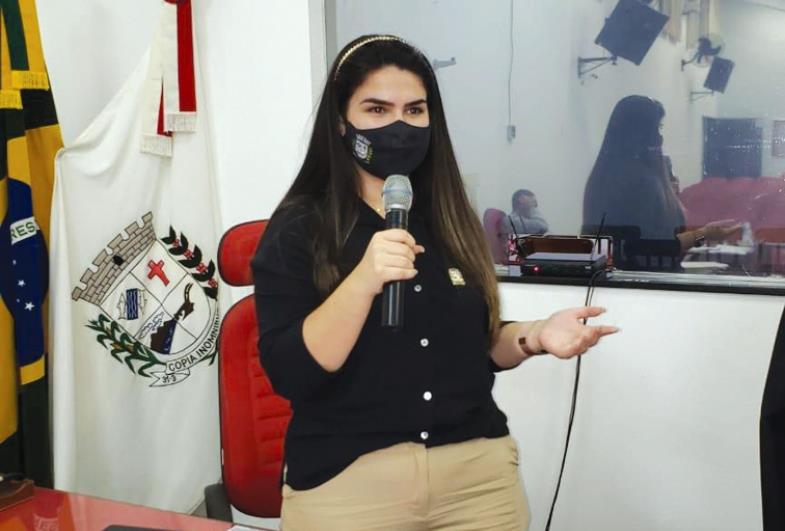 Vereadora Nathália faz homenagens às mulheres