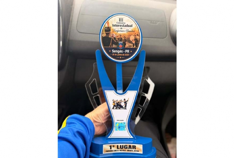 Troféu conquistado pela Fanfarra Municipal, reconhecendo o destaque da corporação no concurso
