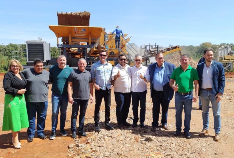 Amvapa inaugura triturador de resíduos da construção civil