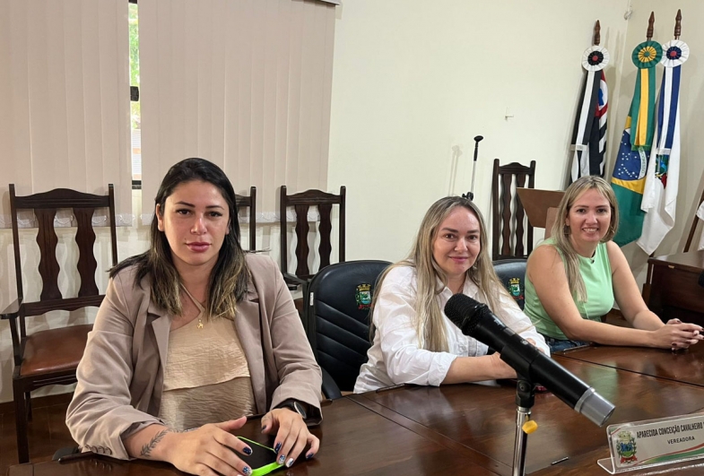 Vereadoras Ana Carla Teles, Conceição e Camila Bagnatori