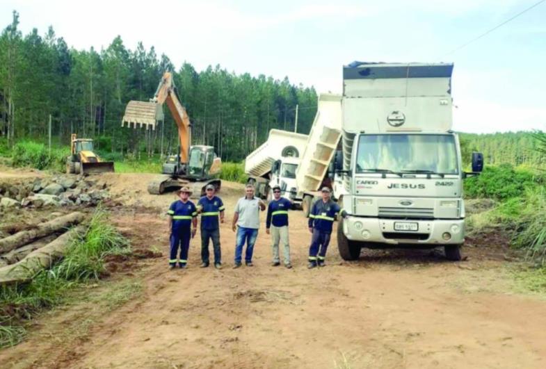 Coronel Macedo segue substituindo pontes de madeira por tubulação