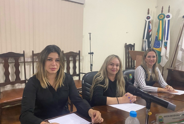Vereadora Ana Carla Teles, vereadora Conceição e vereadora Camila Bagnatori
