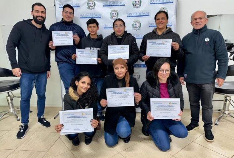 Formaturas dos Cursos de Informática Básica: Fartura abre portas para emprego e renda