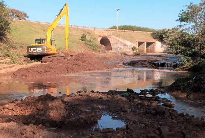 Córrego Lajeado passa por nova operação para prevenção de enchentes