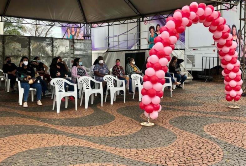 Carreta da Mamografia está atendendo mulheres de Fartura 