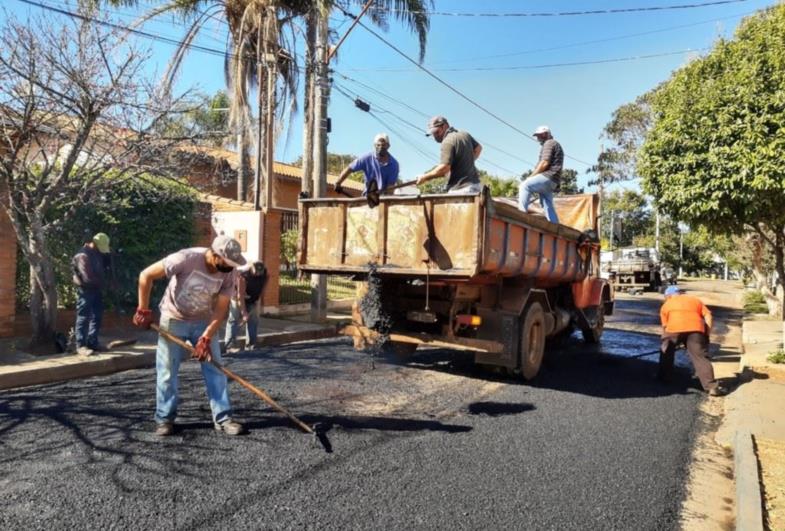 Rua Lituânia do Jardim Europa recebe recapeamento em Avaré