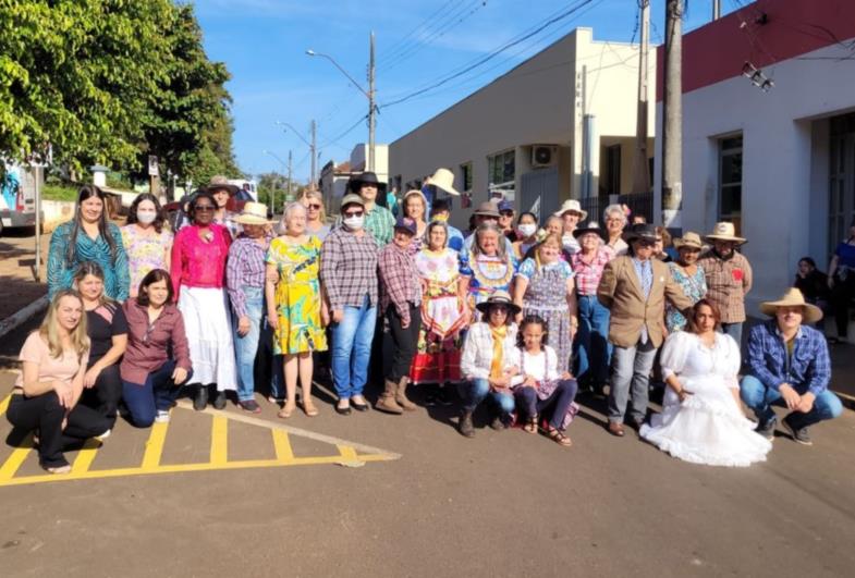 Projeto Vida Ativa de Tejupá realiza Festa Julina