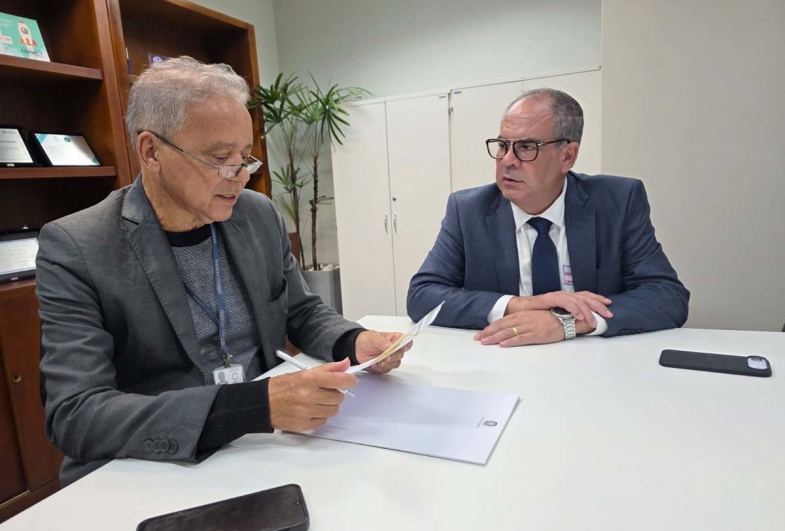 Prefeito Marcão do Haras no Gabinete da Senador Marcos Pontes, ao lado do Assessor Parlamentar Ramon