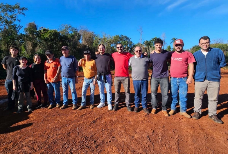 Um dos momentos de destaque da semana foi o plantio de 255 mudas de árvores no aterro