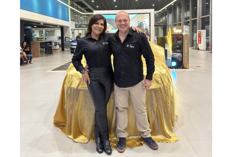 Marianne Chamorro e Fabio Dalcin comandaram o lançamento do Novo Tera na concessionária de Itapeva