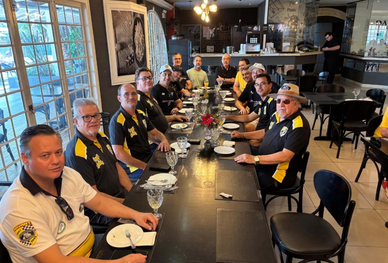 Os membros da AAVANT e do Centro Avareense compartilharam várias  histórias durante o café da manhã