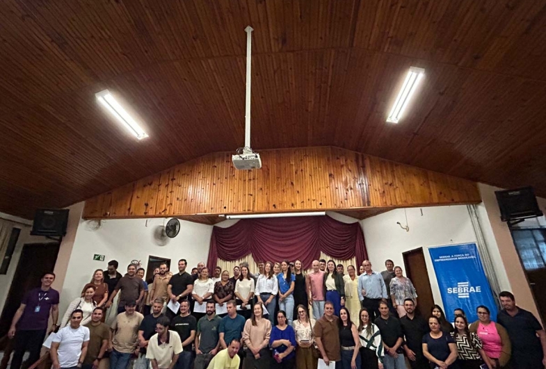 Empresários presentes na palestra e conversa com os contadores contábeis