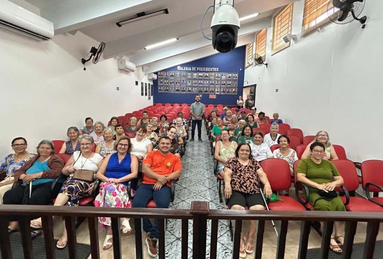 Rotary promove alfabetização digital para idosos em Fartura