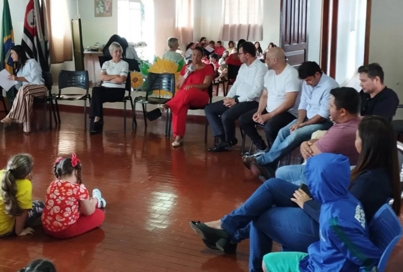 Vice-prefeita Célia, chefe de Gabinete Victor e vereadores prestigiaram o evento voltado à formação cidadã e empreendedora das crianças