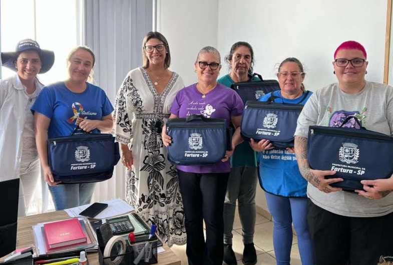 Fartura entrega novos uniformes para profissionais da linha de frente 