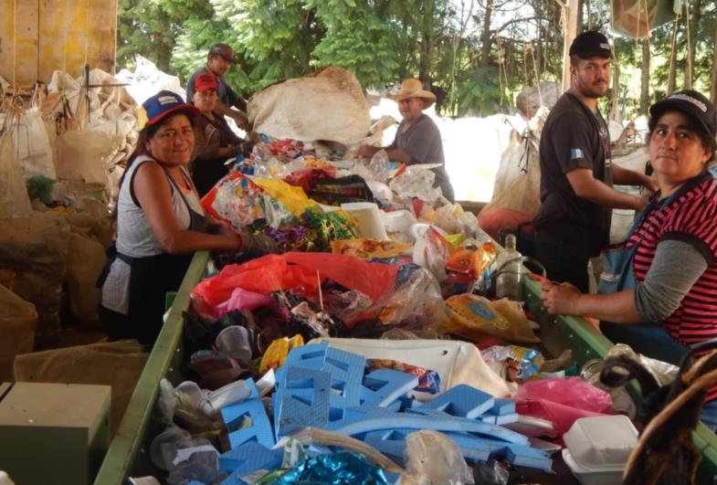 Cooperativa de Reciclagem começa utilizar nova esteira de triagem 