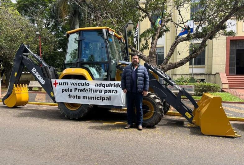 Jô comemora veículos adquiridos pela Prefeitura de Avaré