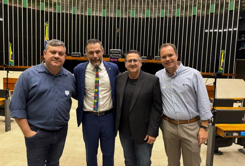 César, deputado Marangoni, prefeito  Roberto Araujo e Leonardo