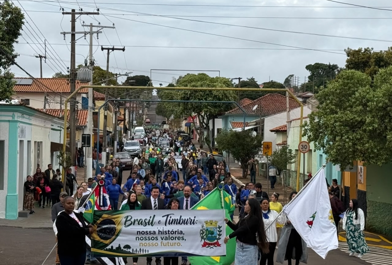 Timburi resgata Desfile de 7 de Setembro e mobiliza a população