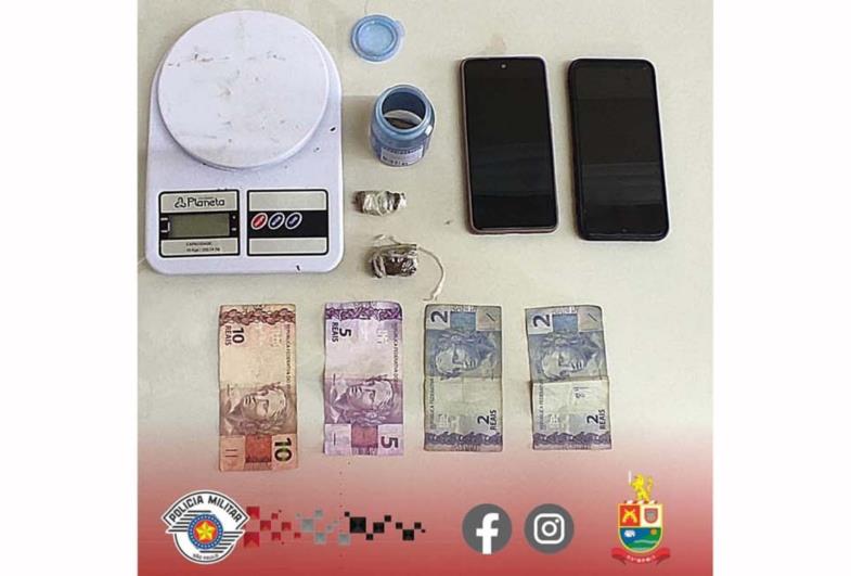 ROCAM APREENDE ADOLESCENTES COM DROGAS EM AVARÉ