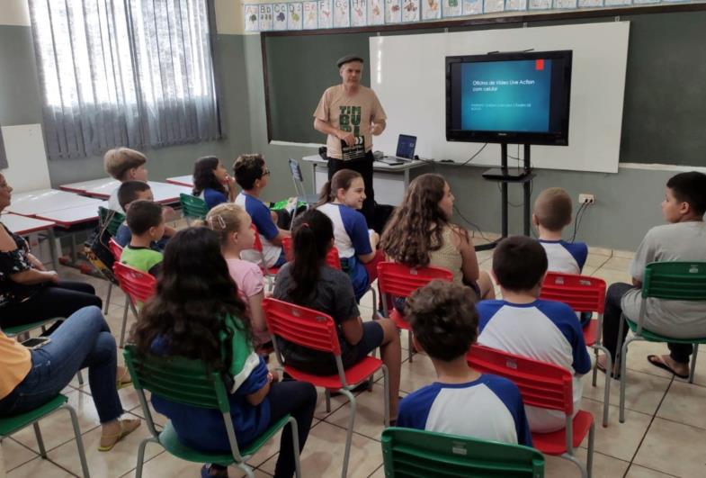 Cultura promove cursos e oficinas de cinema  produzidos com o celular em Timburi 