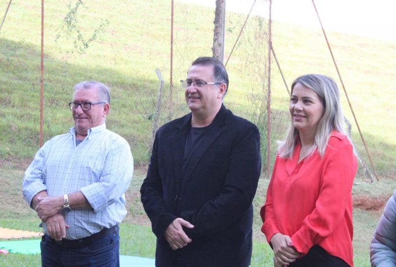 Dr. Lauro, prefeito Roberto Araujo e a primeira-dama Erika Araujo