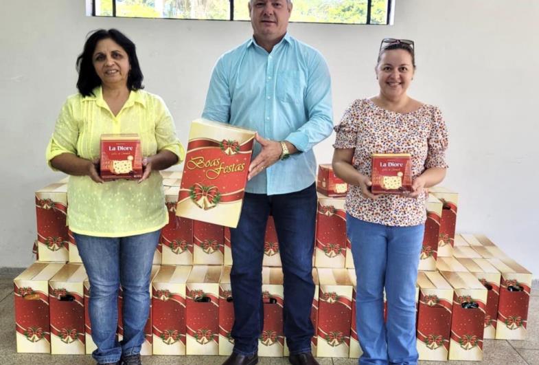 Prefeitura de Timburi entrega cestas de natal aos servidores do município 