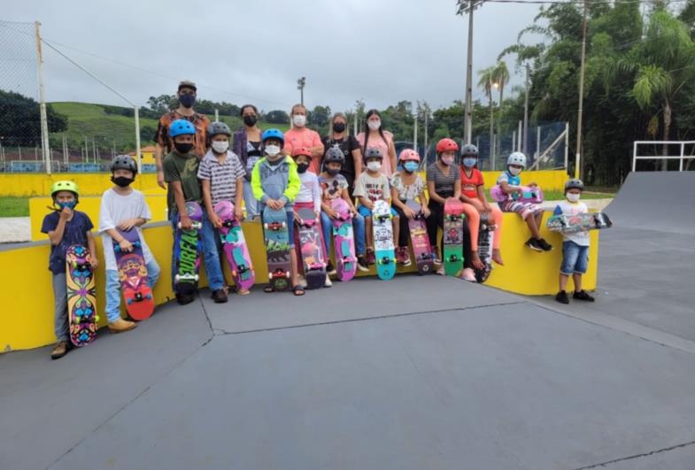 Projeto Espaço Amigo de Tejupá inicia aulas de “Skateboard” com o apoio da Klabin