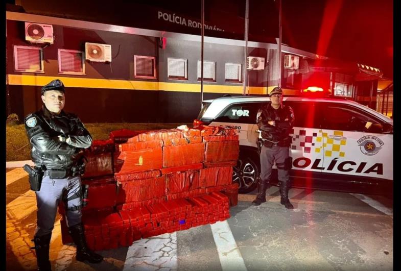 Motorista é preso com mais de 500 kg de maconha dentro de carro em rodovia