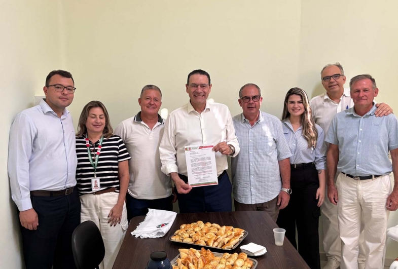 Victor Salles, Margareth Mellão, Loriano, deputado Lippi, prefeito  Marcão do Haras, assessora Nathalia Geraldo, Dr. Rui e Bortotti