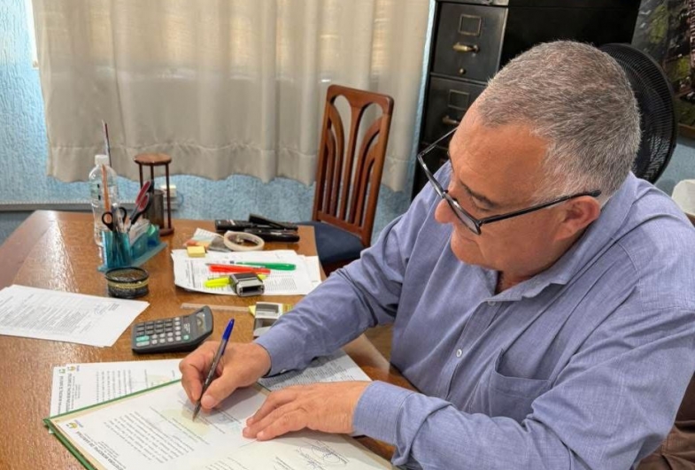 Prefeitura de Sarutaiá renova convênios com Apae, hospital de Piraju e asilo de Timburi