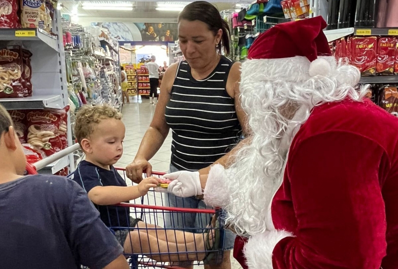 Clientes e amigos interagiram com o Papai Noel