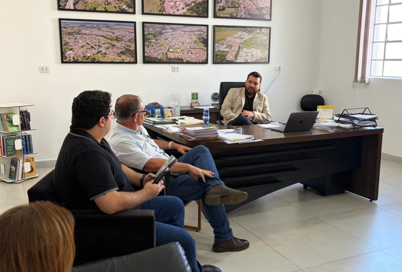 Comitiva farturense durante conversa  com o prefeito Nicolas Basile
