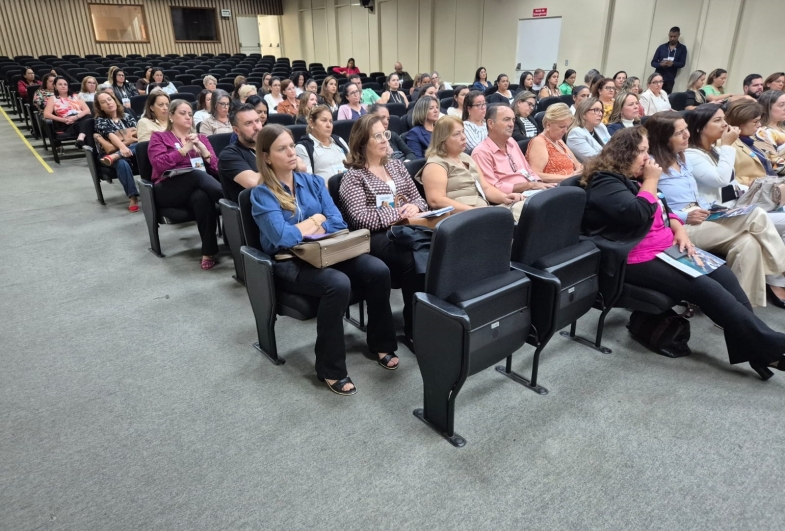 A iniciativa teve como objetivo apresentar aos representantes  municipais os serviços e fluxos oferecidos pelo HCFMB